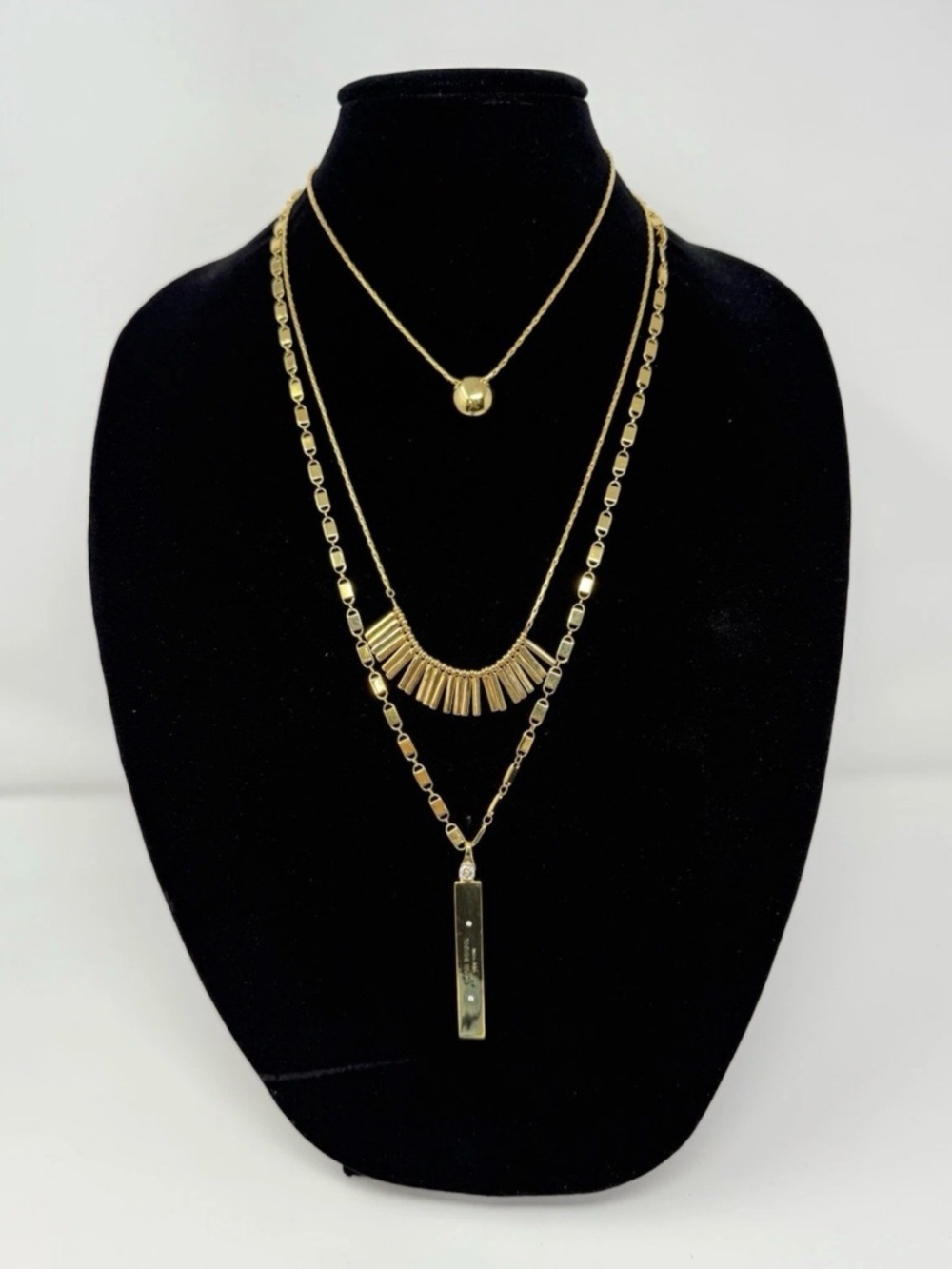 Henri Bendel triple layered look  necklace gold tone chain-dressy